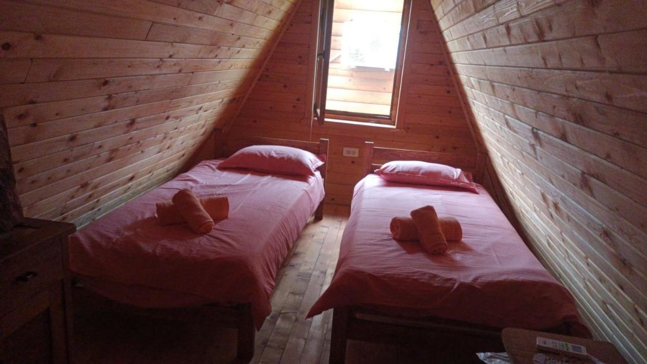 Bungalovi Drevna Novi Sad Bagian luar foto